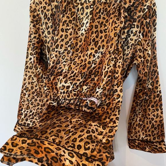 Silky Satin La Vie en Rose leopard print pyjama set - Picture 3 of 3